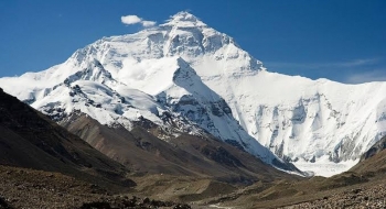 Contra covid, China vai instalar uma barreira física no topo do Everest